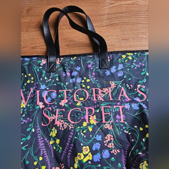 Victoria's Secret Large Zippered Black Pink Floral Weekend Getaway Tote Handbag - Picture 9 of 10